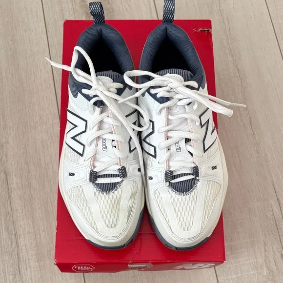 New Balance White and Navy Sneakers size 7 - Picture 2 of 8